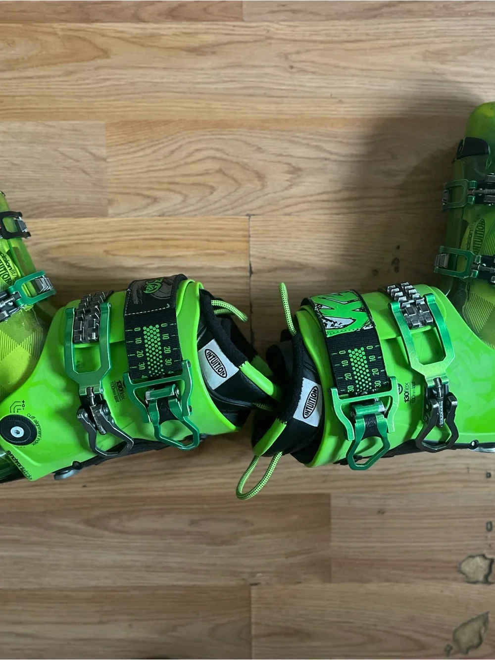 Pinnacle 130 Men's AT Ski Boots - Neon Green (100 mm)